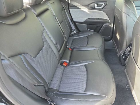 Certified 2025 Jeep Compass Latitude image 17