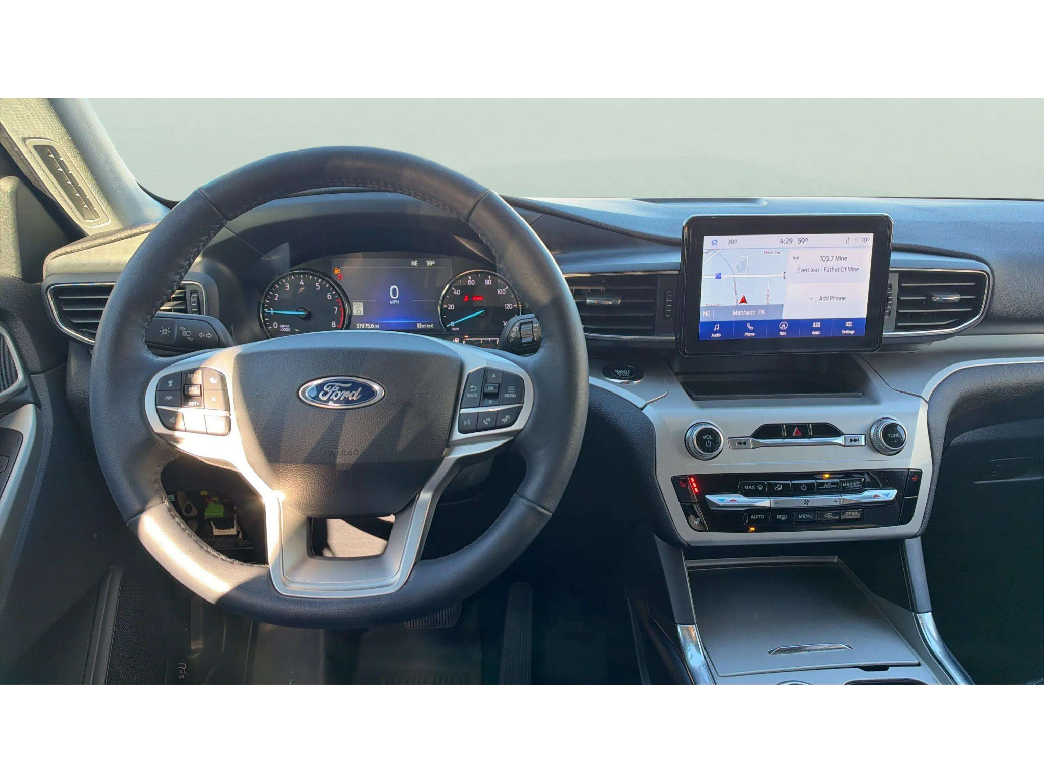 Used 2022 Ford Explorer XLT w/ Equipment Group 202A AWD/4WD image 15