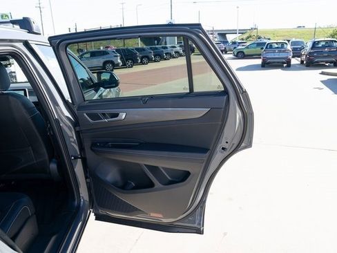 New 2026 Volkswagen Atlas Cross Sport SE image 13