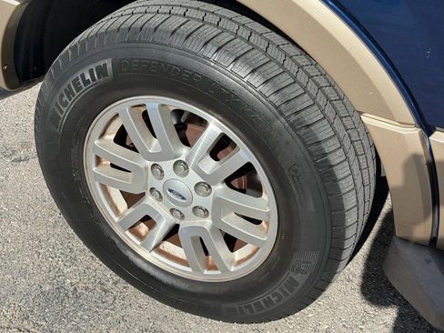 Used 2012 Ford Expedition XLT image 29