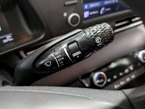 Used 2022 Hyundai Elantra SEL FWD image 19
