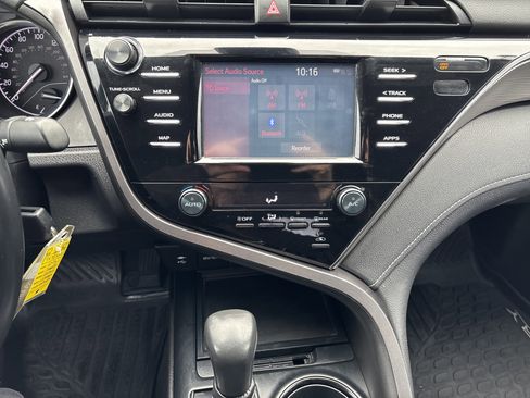 Used 2019 Toyota Camry SE FWD image 22