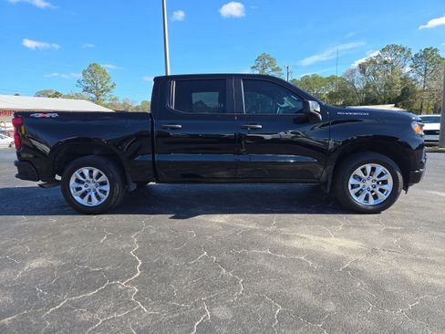 Used 2024 Chevrolet Silverado 1500 Custom image 3