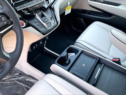 New 2026 Honda Odyssey Touring image 14