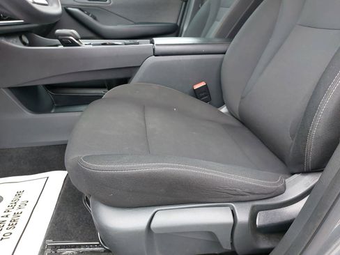 Used 2023 Nissan Rogue S image 28