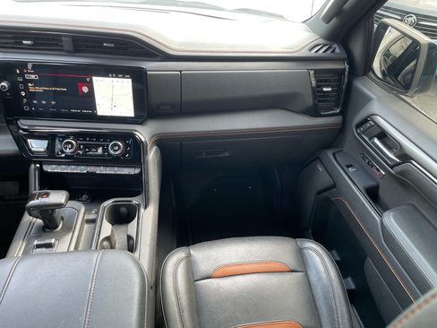 Used 2023 GMC Sierra 1500 AT4 w/ AT4 Premium Package AWD/4WD image 8