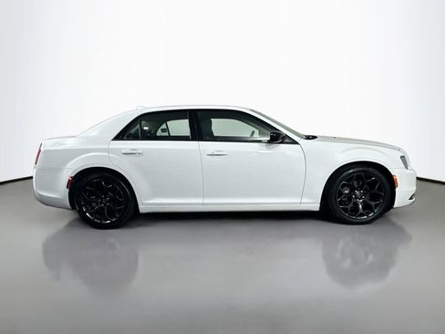 Used 2019 Chrysler 300 Touring w/ Sport Appearance Package RWD image 4