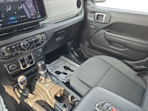 Used 2024 Jeep Wrangler Unlimited w/ Convenience Group AWD/4WD image 24