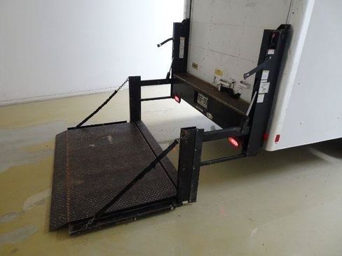 Used 2017 Chevrolet Express 3500 RWD image 12