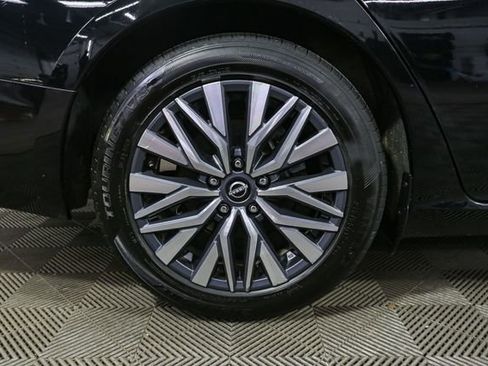 Used 2025 Nissan Altima 2.5 SV image 14