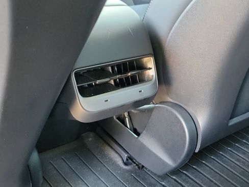 Used 2023 Tesla Model 3 Standard Range image 12