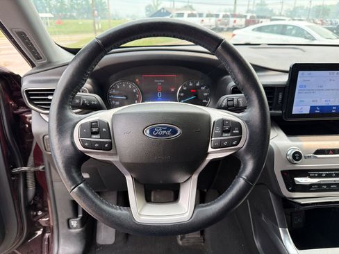 Used 2023 Ford Explorer XLT w/ Equipment Group 202A AWD/4WD image 13