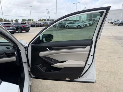Used 2021 Honda Accord Touring image 29