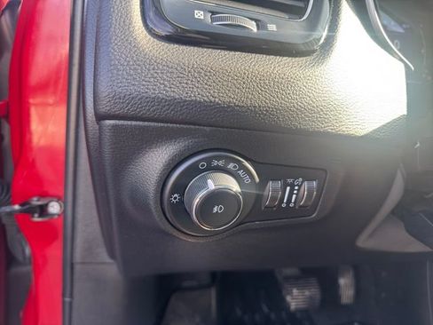 Used 2021 Jeep Compass Latitude FWD image 20