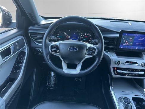 Used 2022 Ford Explorer XLT w/ Equipment Group 202A image 12