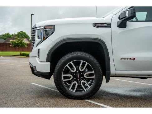 Used 2024 GMC Sierra 1500 AT4 w/ AT4 Preferred Package AWD/4WD image 10