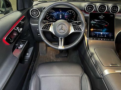 Used 2025 Mercedes-Benz GLC 300 4MATIC image 42