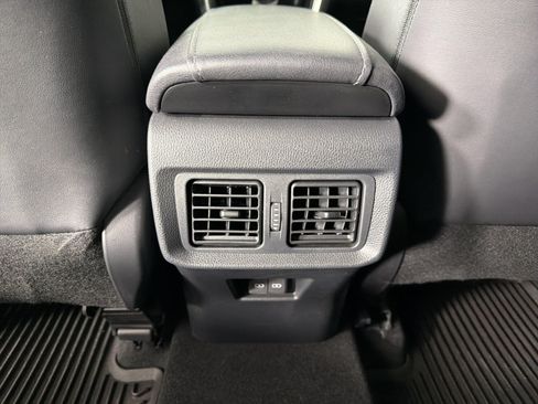 Used 2024 Toyota Venza XLE AWD/4WD image 20