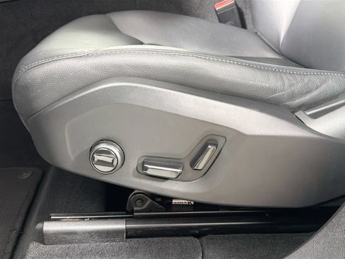 Certified 2025 Volvo XC60 B5 Core AWD/4WD image 18