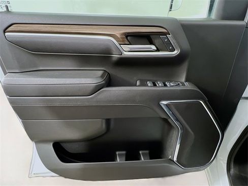 Used 2023 Chevrolet Silverado 1500 LT image 30