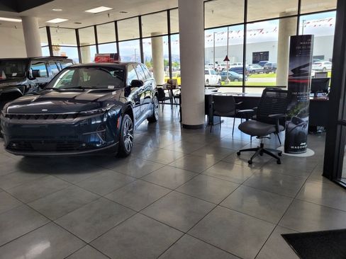 Used 2022 Dodge Charger R/T w/ Blacktop Package image 35