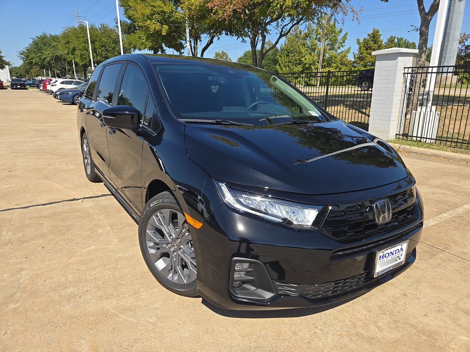 Used 2026 Honda Odyssey Touring image 2