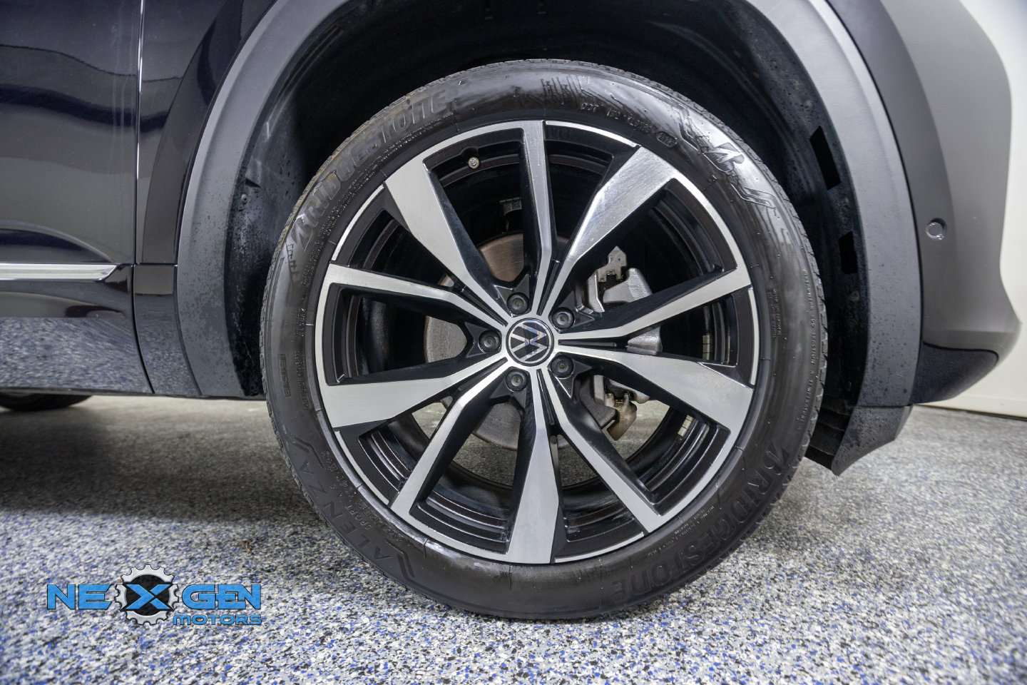 Used 2024 Volkswagen Atlas Cross Sport SEL Premium R-Line AWD/4WD image 46