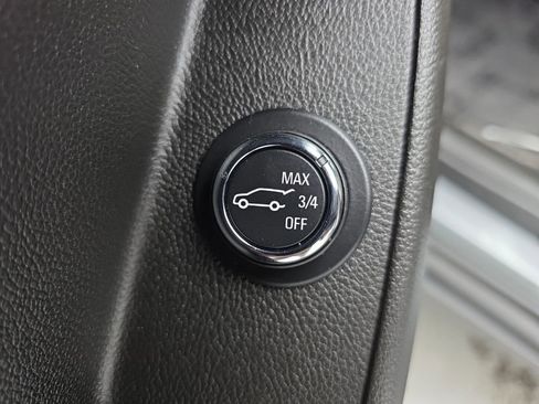Used 2023 Chevrolet Traverse LT AWD/4WD image 18