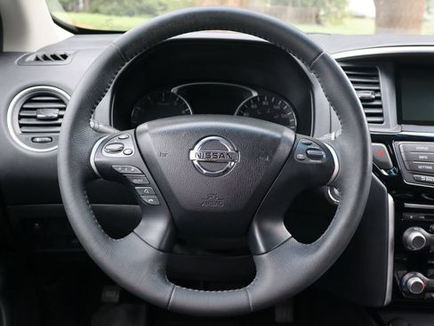 Used 2016 Nissan Pathfinder SV AWD/4WD image 18