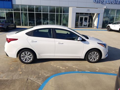 Used 2022 Hyundai Accent SE image 8