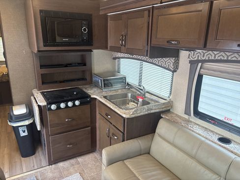 Used 2018 Ford E-450 and Econoline 450 Super Duty w/ Motorhome Prep Package RWD image 15