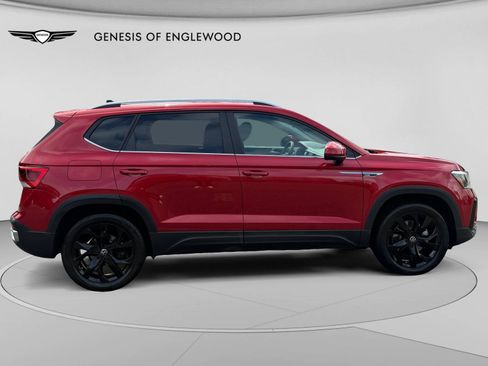 Used 2022 Volkswagen Taos SE w/ Panoramic Sunroof Package AWD/4WD image 8