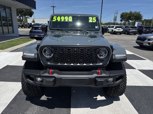 Used 2025 Jeep Wrangler Unlimited Rubicon AWD/4WD image 2