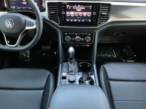 Used 2021 Volkswagen Atlas Cross Sport SEL image 11