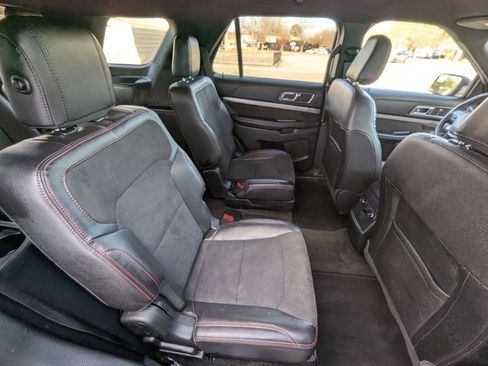 Used 2018 Ford Explorer XLT w/ Equipment Group 202A image 17
