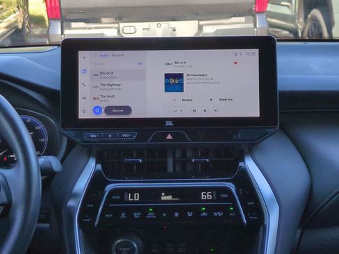 Used 2024 Toyota Venza Limited image 17