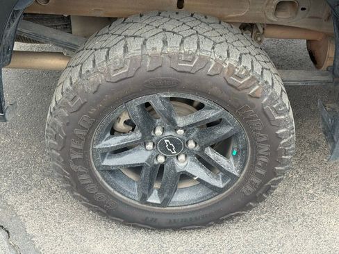 Used 2023 Chevrolet Silverado 1500 Custom Trail Boss AWD/4WD image 17