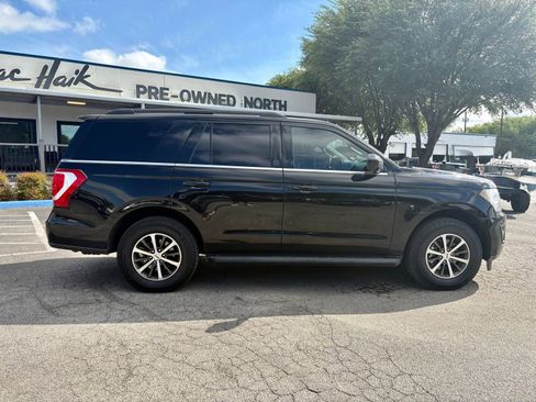 Used 2021 Ford Expedition XLT RWD image 2