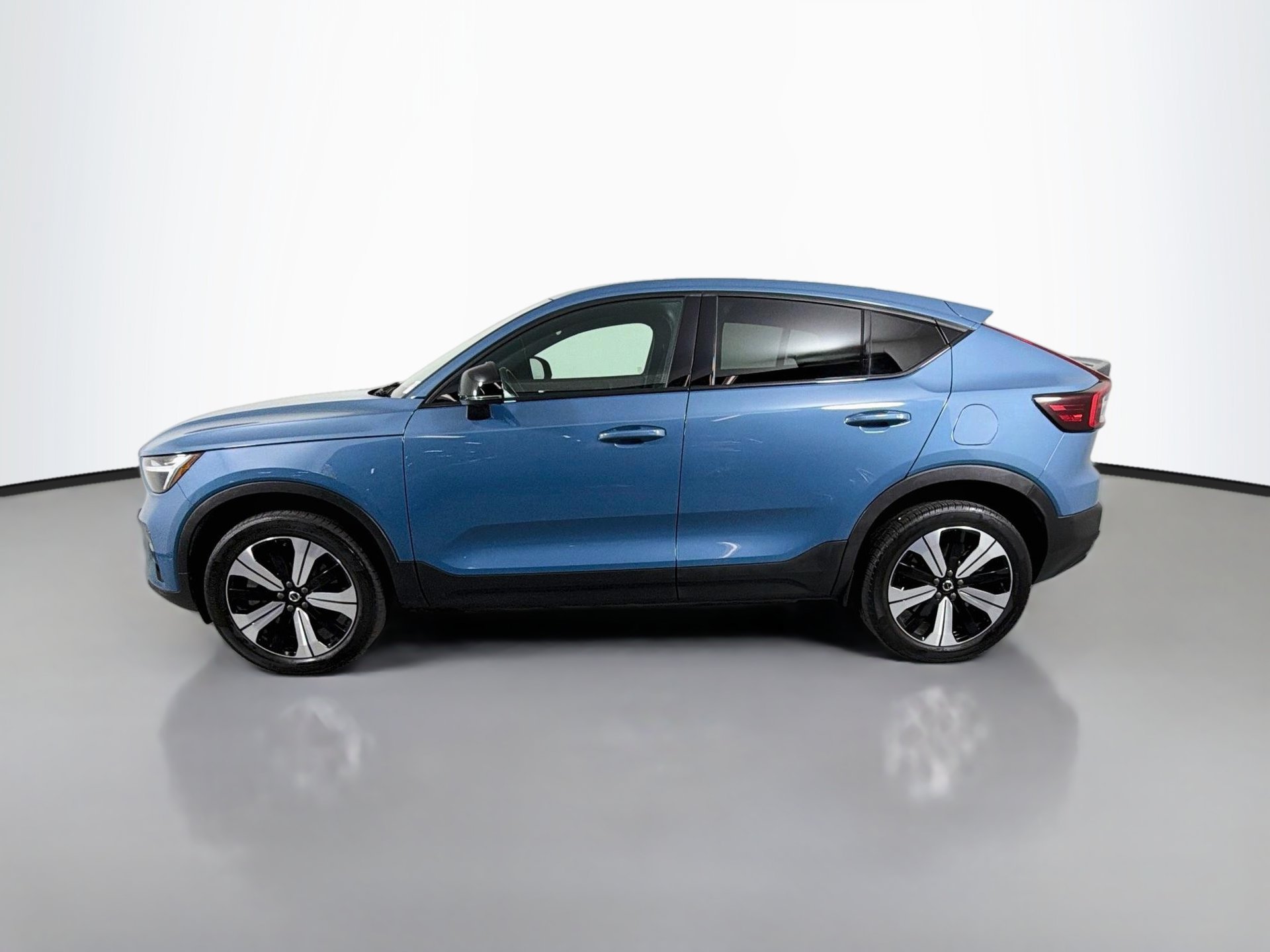 Certified 2023 Volvo C40 P8 Recharge Plus AWD/4WD image 9