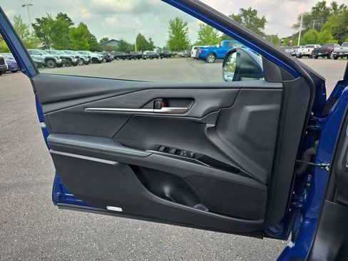 Used 2025 Toyota Camry XSE AWD/4WD image 29