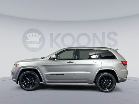 Used 2020 Jeep Grand Cherokee Altitude image 2