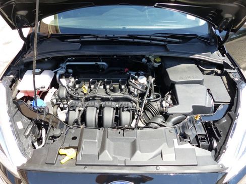 Used 2016 Ford Focus SE w/ SE Cold Weather Package FWD image 16