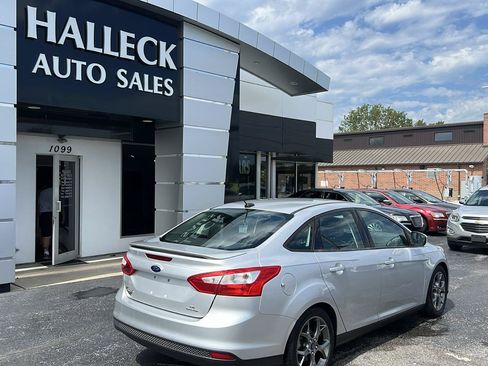 Used 2014 Ford Focus SE w/ Equipment Group 201A FWD image 6