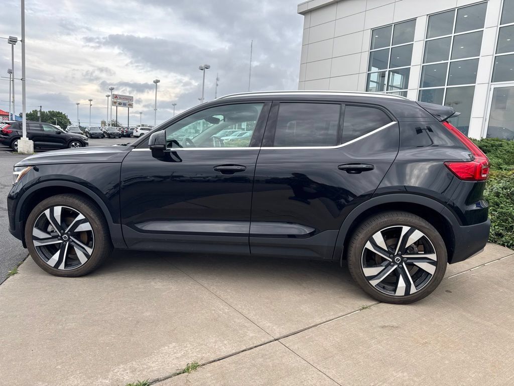 Certified 2025 Volvo XC40 B5 Plus w/ Protection Package Premier AWD/4WD image 8