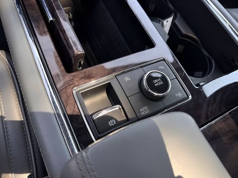 Used 2019 Lincoln Navigator Reserve AWD/4WD image 12