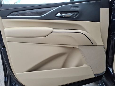 Used 2021 Cadillac Escalade ESV Premium Luxury w/ Performance Package AWD/4WD image 24