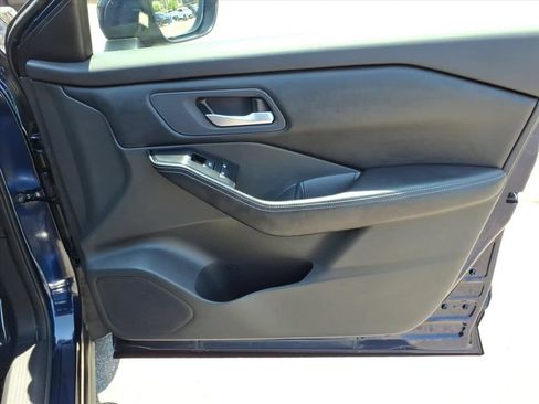 Used 2025 Nissan Rogue SV FWD image 30