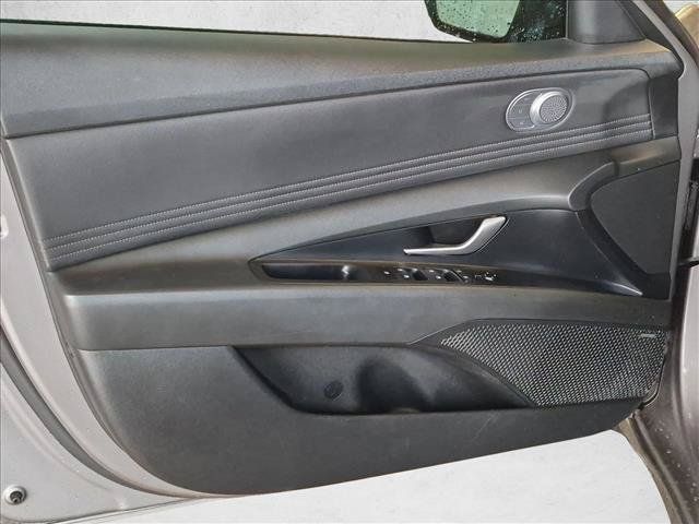 Used 2023 Hyundai Elantra Limited FWD image 7