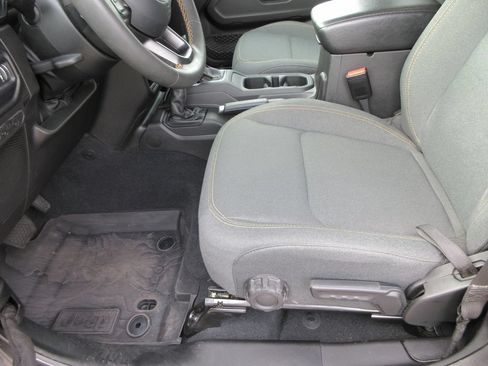 Used 2024 Jeep Gladiator Sport AWD/4WD image 20