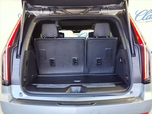 Used 2023 Cadillac Escalade Sport Platinum w/ LPO, ONYX Package image 10